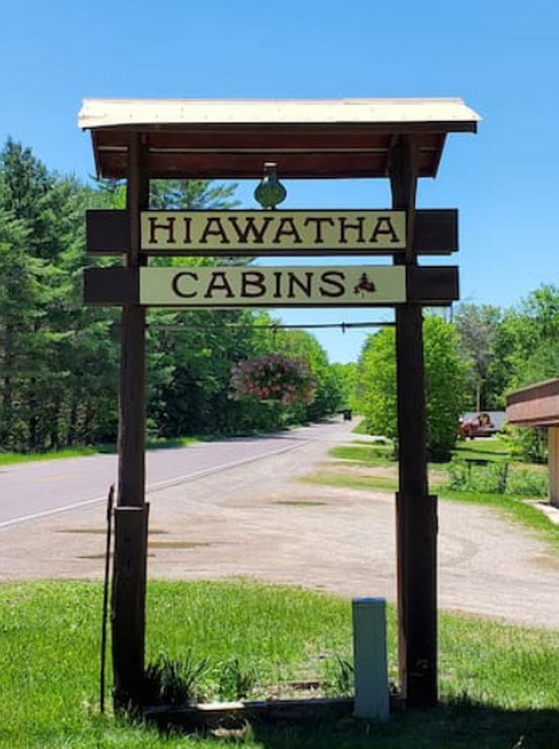 Hiawatha Cabins (Midway Cabins & Service) - Hiawatha Cabins